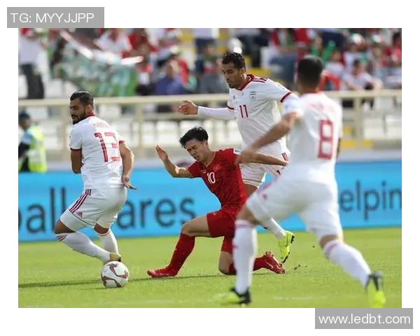 中国对阵伊朗足球比赛现场直播全程回顾与精彩瞬间分析 中国对阵伊朗足球比赛现场直播全程回顾与精彩瞬间分析